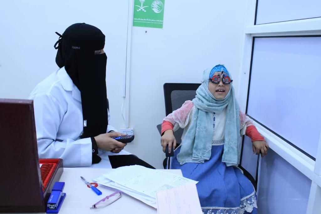 المستشفى التخصصي لطب وجراحة العيون بمأرب يقدم خدماته لـ 1,149 فردا خلال شهر رمضان المبارك