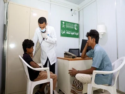 العيادات الطبية المتنقلة لمركز الملك سلمان للإغاثة تُقدم خدمات الرعاية الصحية الأساسية للنازحين والمجتمعات المضيفة في محافظة حجة