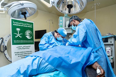 مركز الملك سلمان للإغاثة يدشن المشروع الطبي التطوعي لجراحة الأورام والغدد في مدينة موروني بجمهورية جزر القمر المتحدة