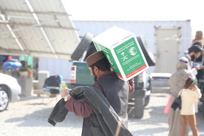 مركز الملك سلمان للإغاثة يوزّع (540) سلال غذائية في مخيم لواء باباجان بولاية كابل في أفغانستان