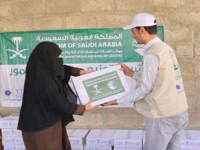 مركز الملك سلمان للإغاثة يوزّع (1.900) كرتون تمر في مديرية الوادي بمحافظة مأرب 