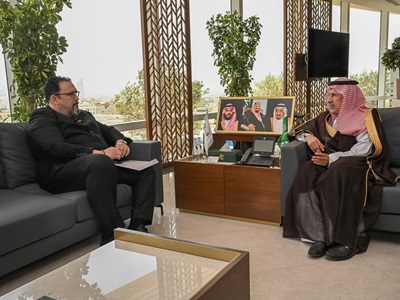 المشرف العام على مركز الملك سلمان للإغاثة يلتقي سفير جمهورية فنزويلا البوليفارية لدى المملكة 